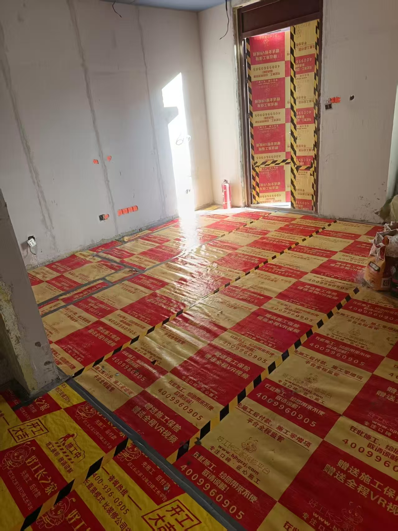 建投新光之城瓦工施工实拍