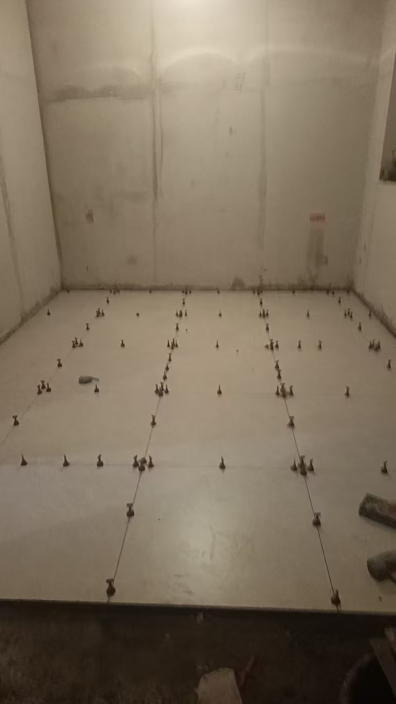 建投新光之城瓦工施工实拍