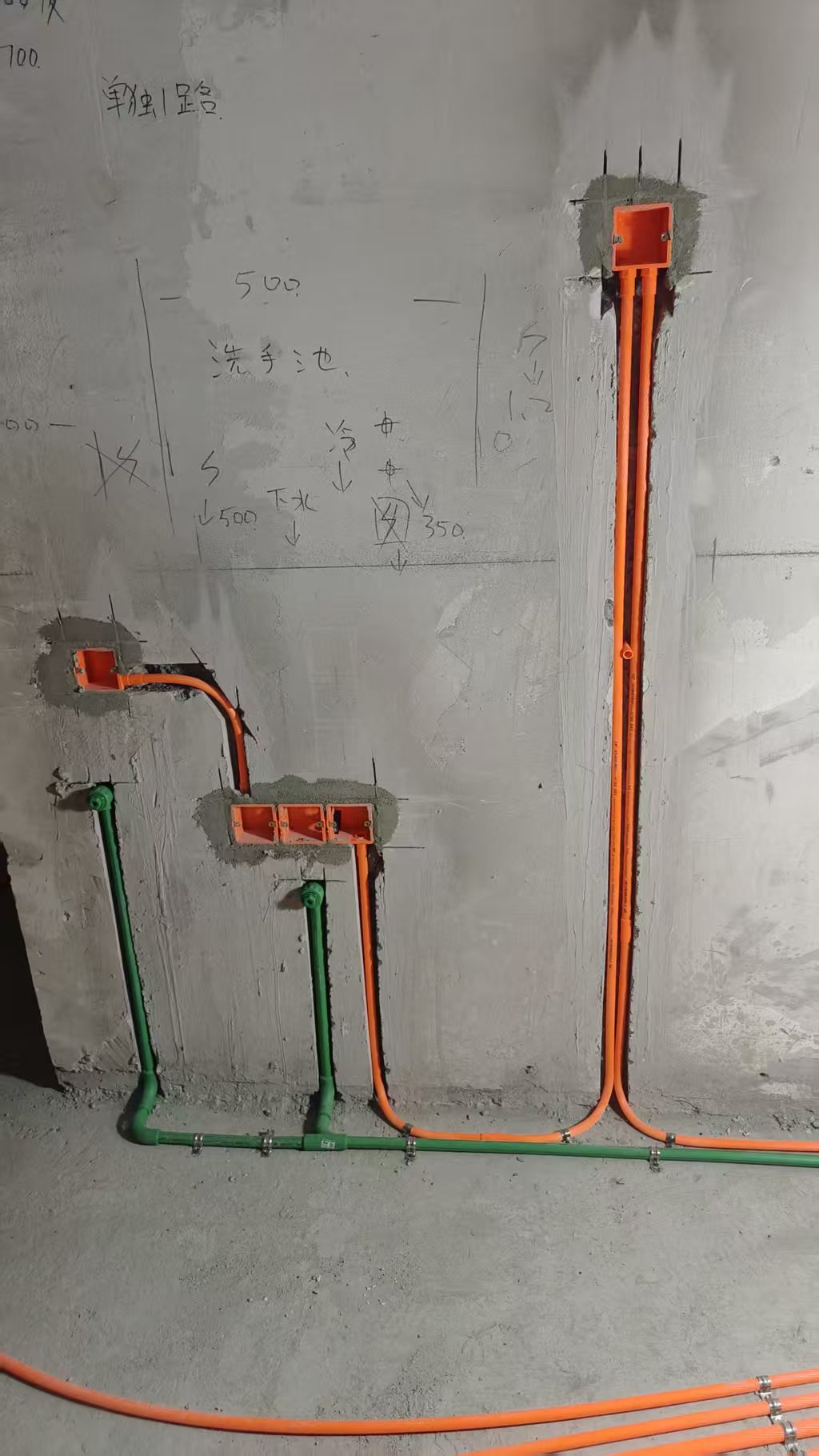 定慧北里亮丽园水电施工实拍